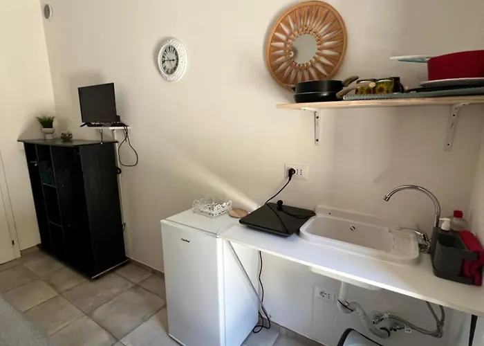 Monolocale Autostrada Di Con Ingresso Indipendente E Piano Cottura 아파트 이몰라